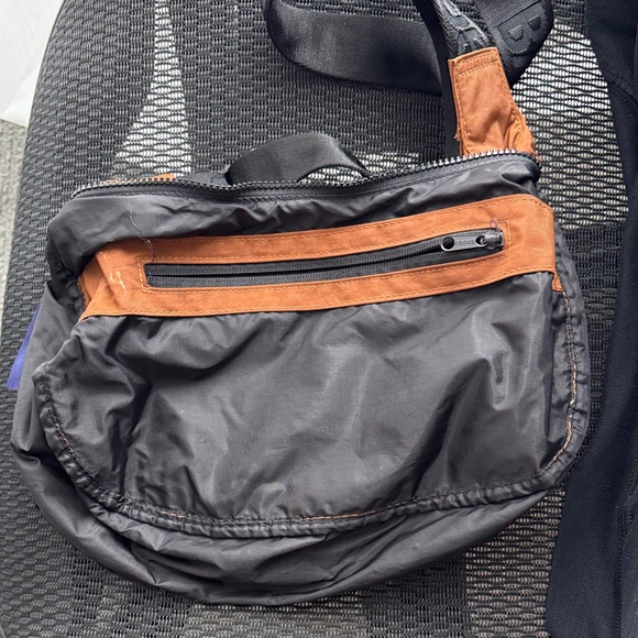 BAGGU duck brown Crossbody Bag with Black Strap - Picture 4 of 4